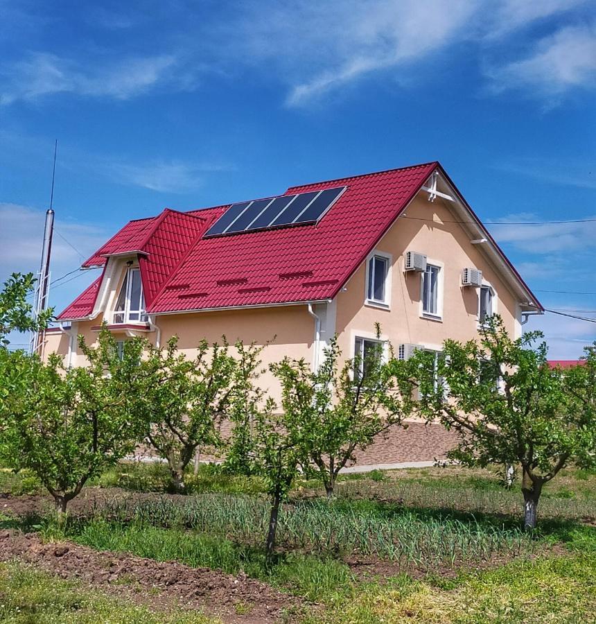 Villa Conacul Mierii Straseni Exterior foto